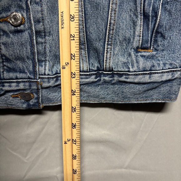 Levi's Classic Blue Denim Jacket - Picture 7 of 8